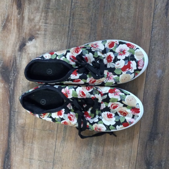 Flower Print Sneakers - Picture 2 of 5